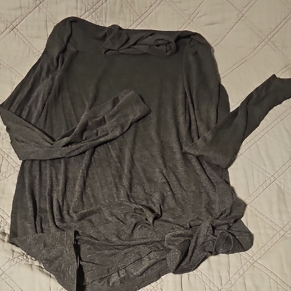 14th & Union Charcoal Long Sleeve Top